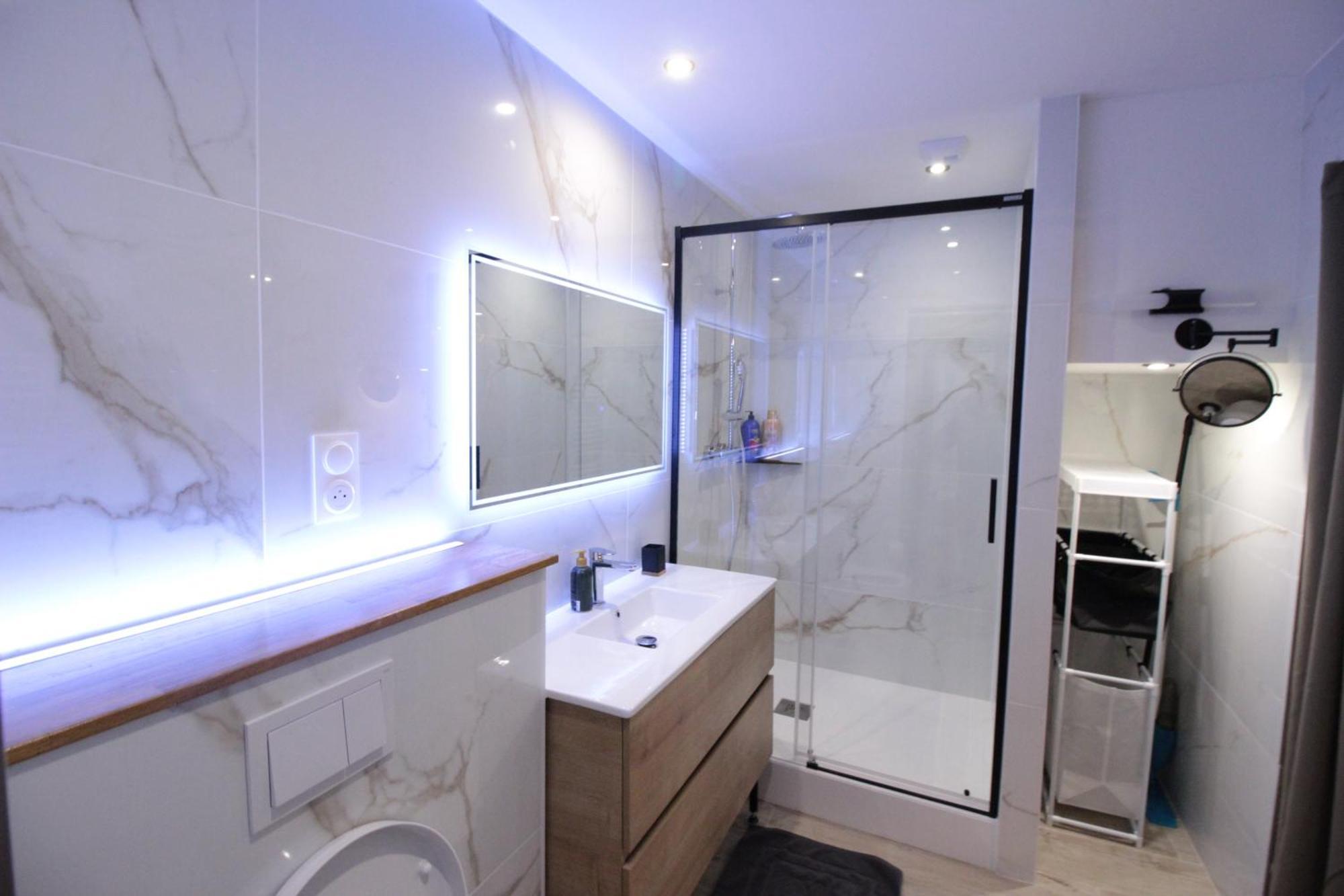 Luxury Studio, Rez De Chaussee, Parking Prive Video Surveillance, Canape Haute Qualite Convertible Couchage 2 Personnes, Centre Ville Proche, Restaurant, Boulangerie 2 Minutes A Pied, Terrasse - 800Metre Carre De Terrain - Gere Par Presta-Zen'Service Верден-сюр-Мёз Экстерьер фото