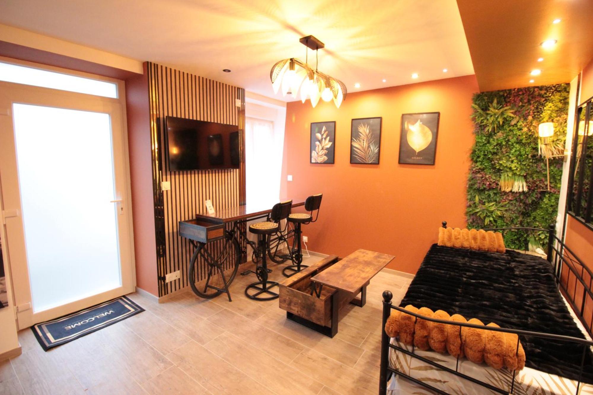 Luxury Studio, Rez De Chaussee, Parking Prive Video Surveillance, Canape Haute Qualite Convertible Couchage 2 Personnes, Centre Ville Proche, Restaurant, Boulangerie 2 Minutes A Pied, Terrasse - 800Metre Carre De Terrain - Gere Par Presta-Zen'Service Верден-сюр-Мёз Экстерьер фото