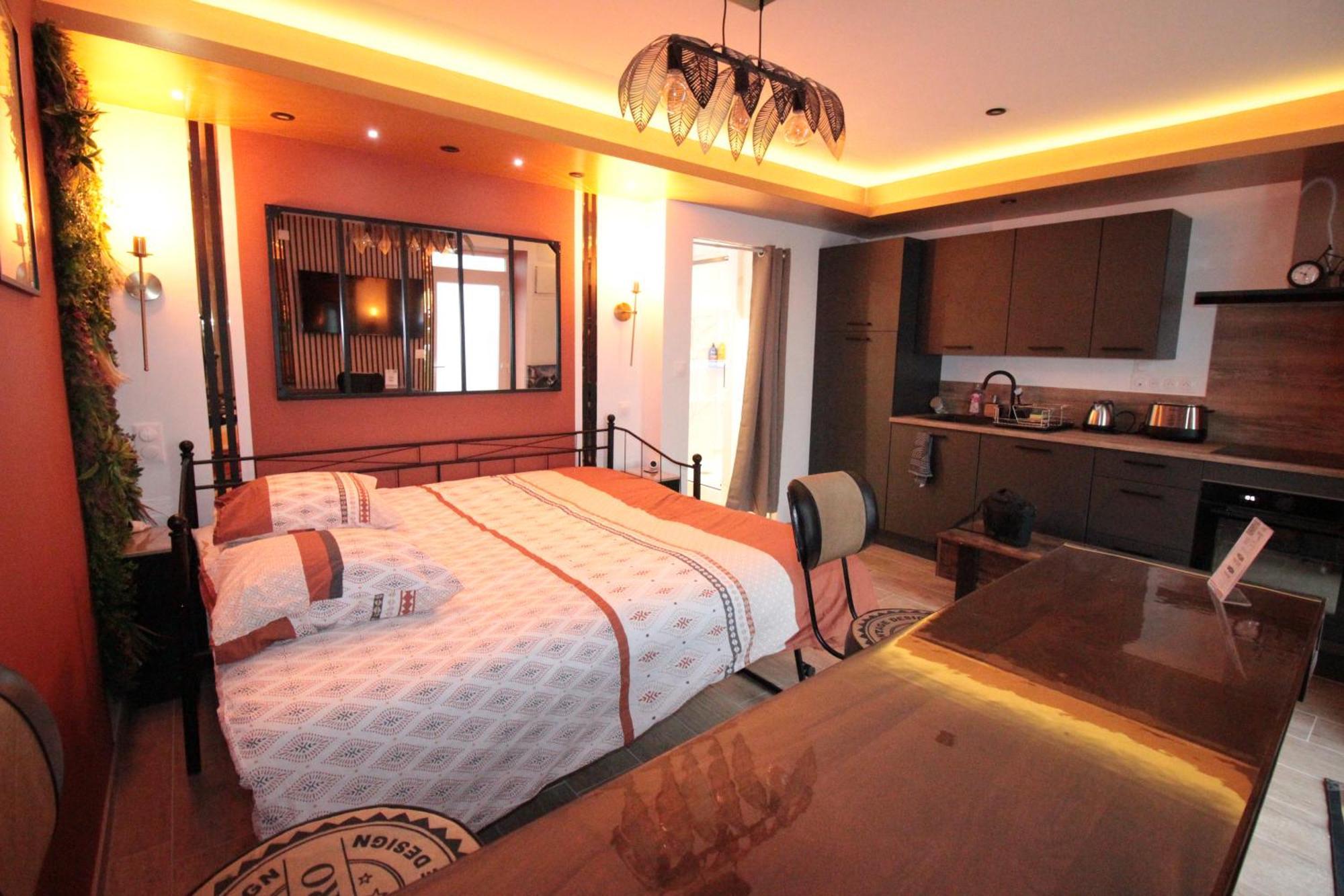 Luxury Studio, Rez De Chaussee, Parking Prive Video Surveillance, Canape Haute Qualite Convertible Couchage 2 Personnes, Centre Ville Proche, Restaurant, Boulangerie 2 Minutes A Pied, Terrasse - 800Metre Carre De Terrain - Gere Par Presta-Zen'Service Верден-сюр-Мёз Экстерьер фото